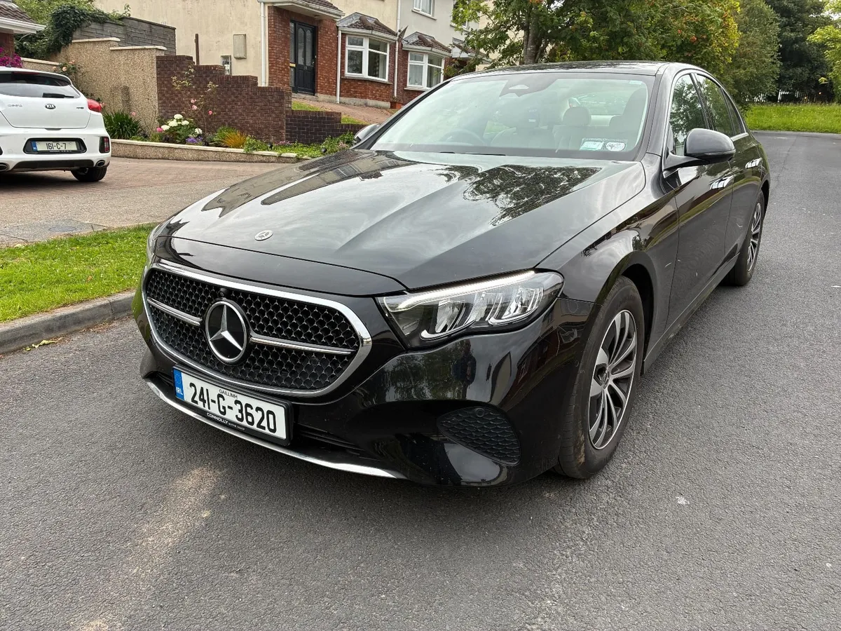 Mercedes-Benz E-Class 2024 - Image 4
