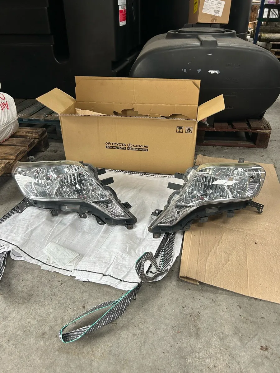 Toyota Head Lamps - Image 1