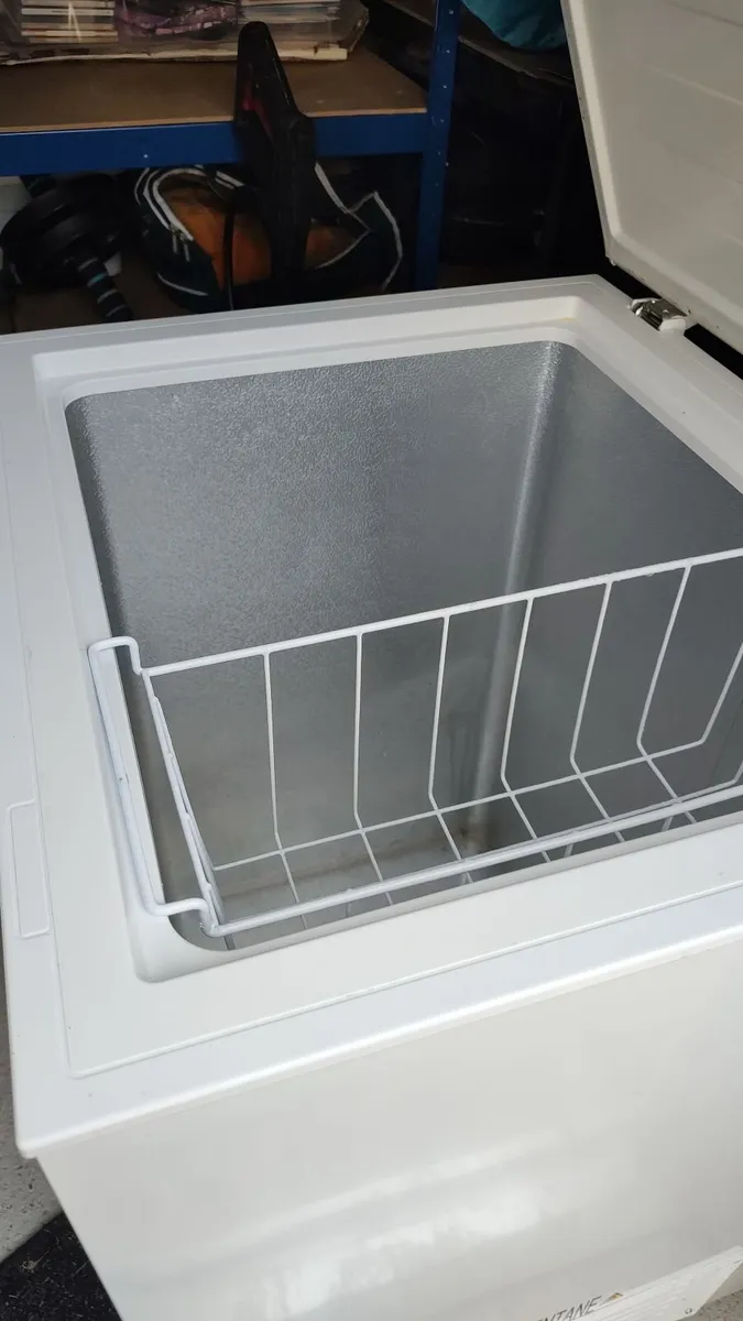 Chest freezer Logik 142 Litre capacity €75 ono - Image 3