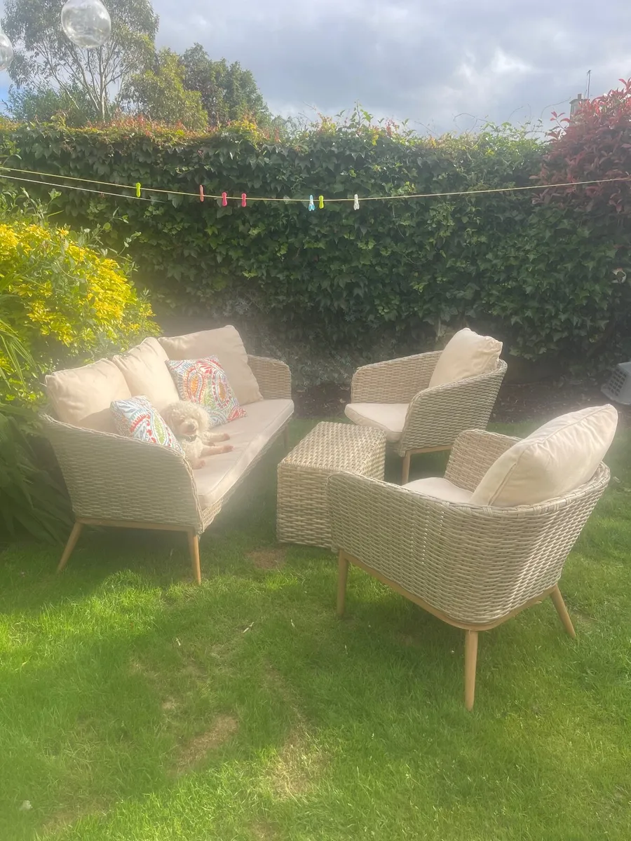Garden furniture - Image 1