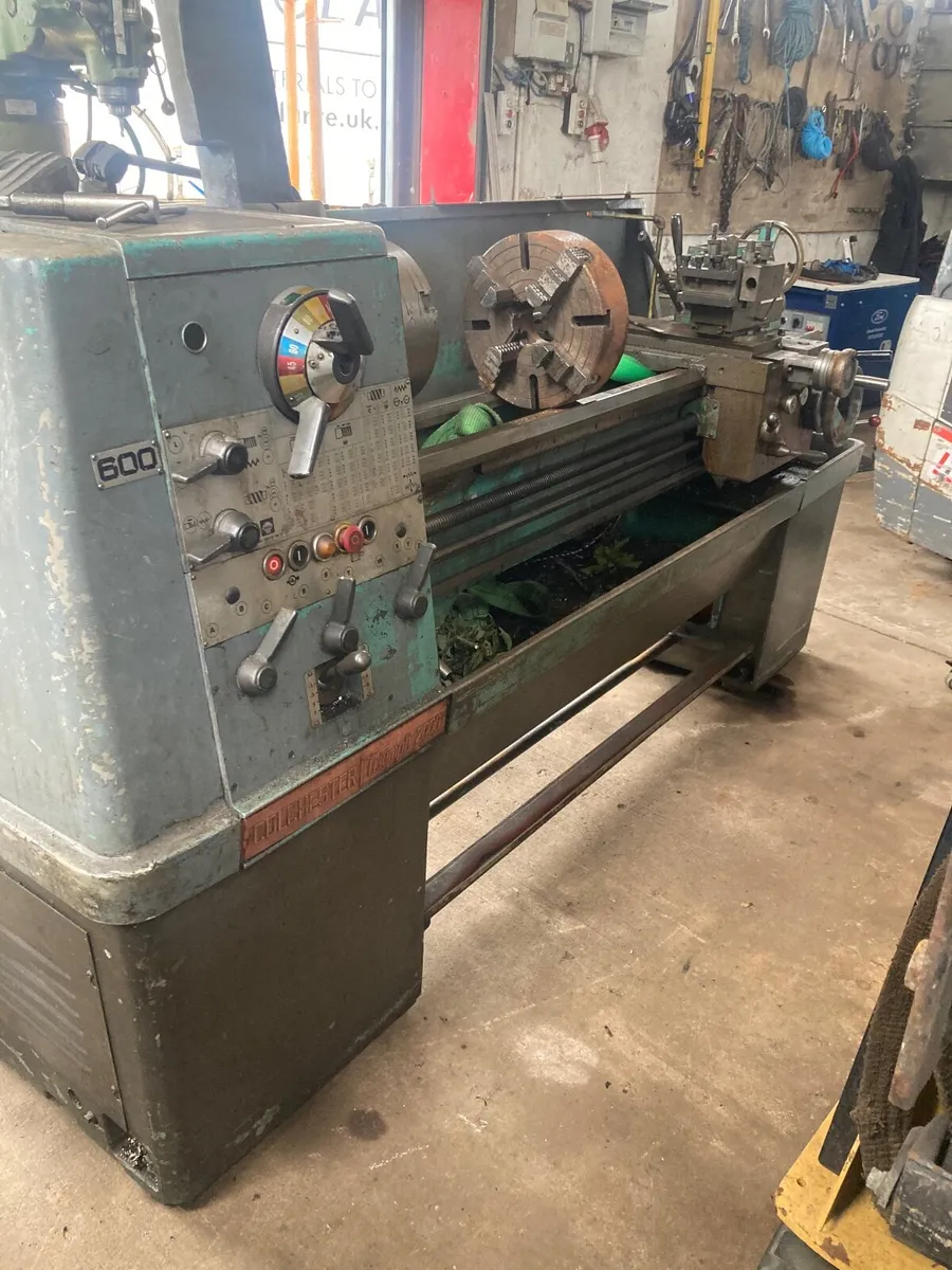 Colchester triumph lathe - Image 1