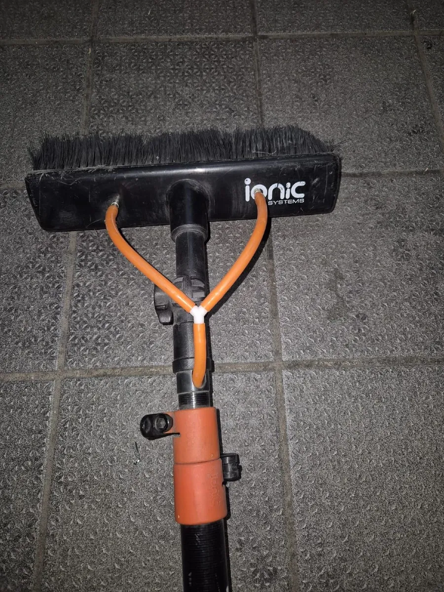 Window Cleaning Pole - 17' extendable - Image 1