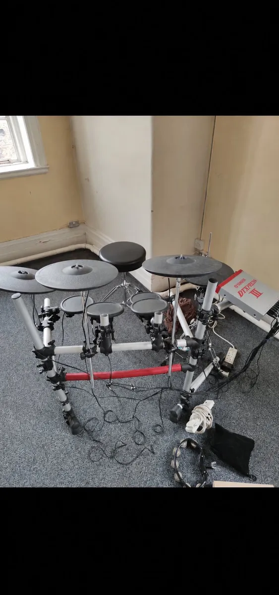 Electric Drum Kit Yamaha Intermediate - Image 1