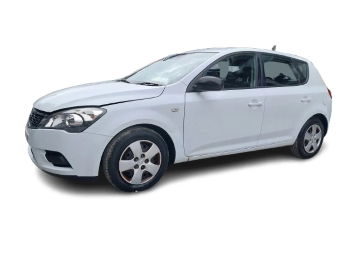 2010 KIA CEED For Breaking/Dismantling - Image 3