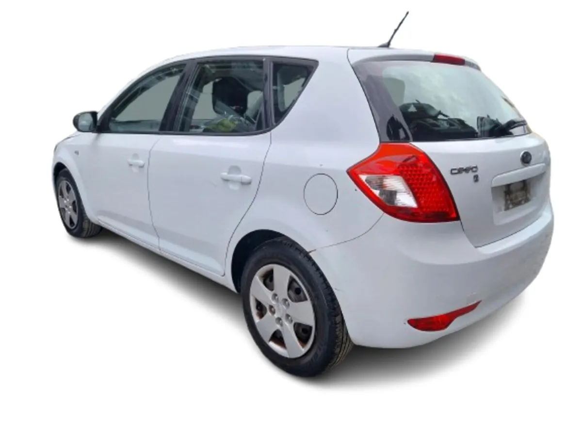 2010 KIA CEED For Breaking/Dismantling - Image 4