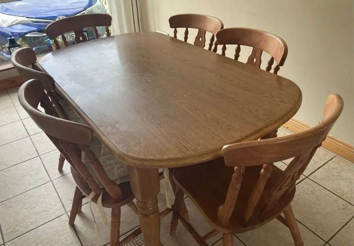 Kitchen Table & 6 chairs - Image 1