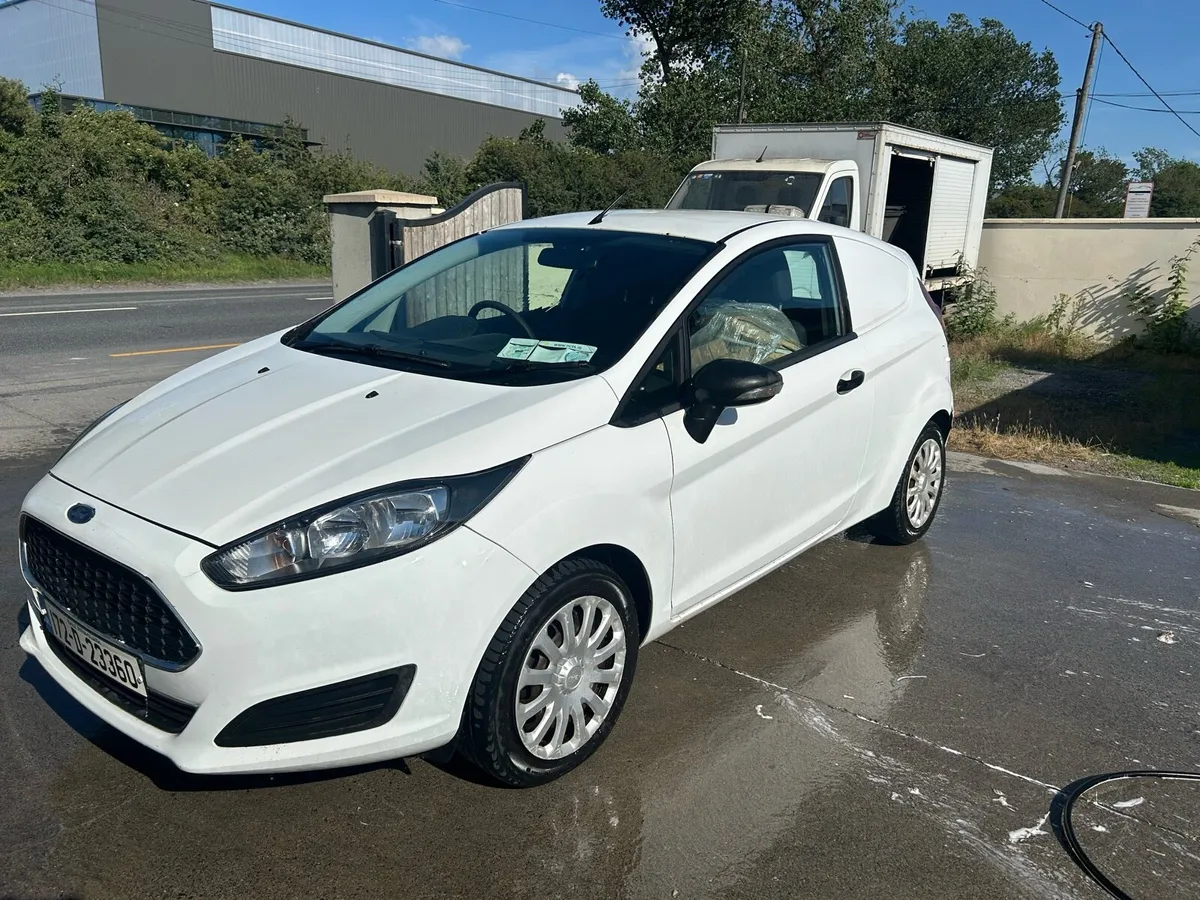 2017 ford fiesta - Image 1