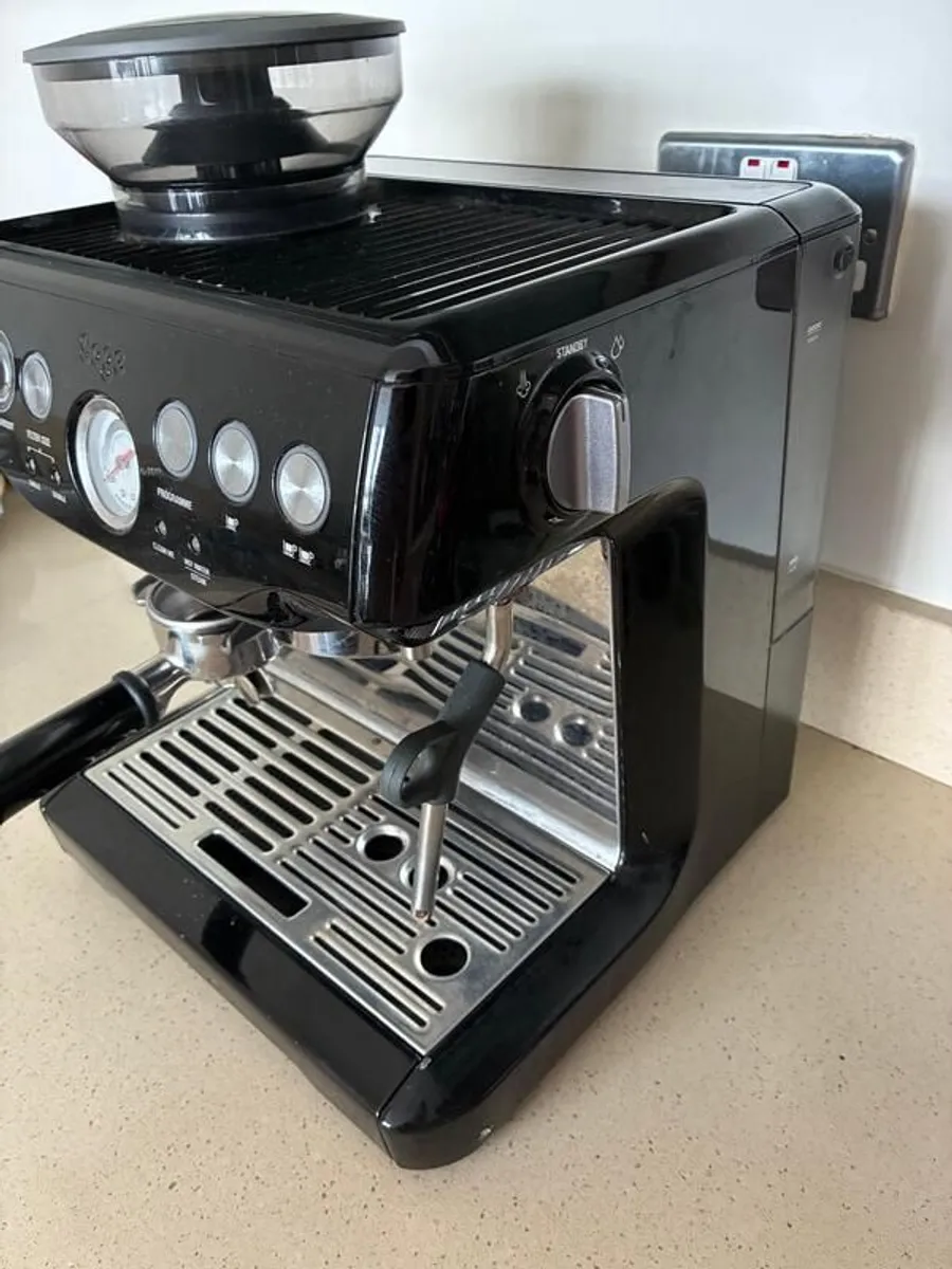 Sage Barista Express (Black), Built-in Grinder, Immaculate, Just Cleaned - Image 4