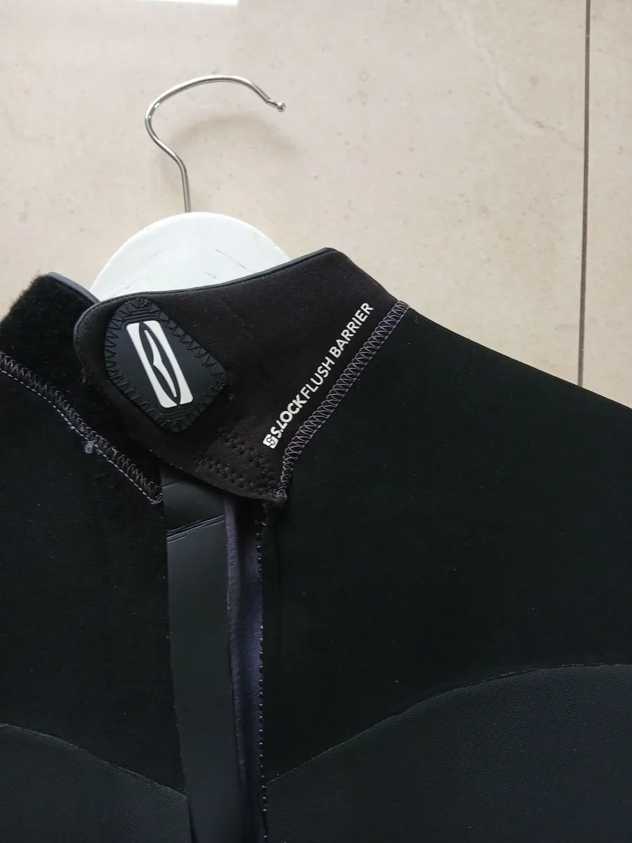 Wet Suits - Image 3