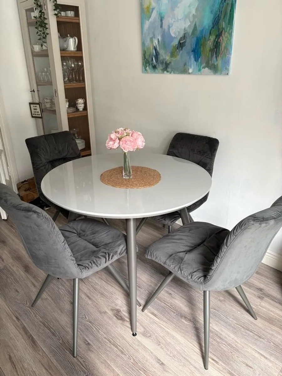 kitchen table and chairs - Image 2