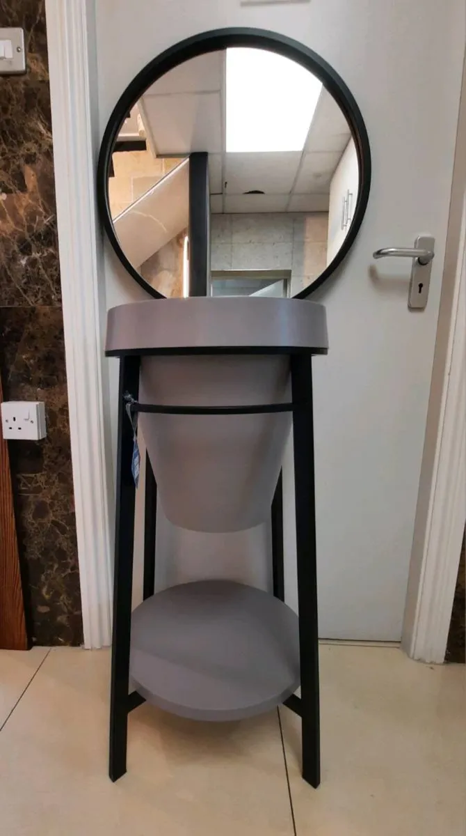 Washbasin & Mirror - Image 1