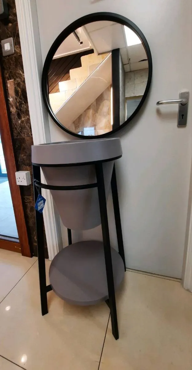Washbasin & Mirror - Image 2