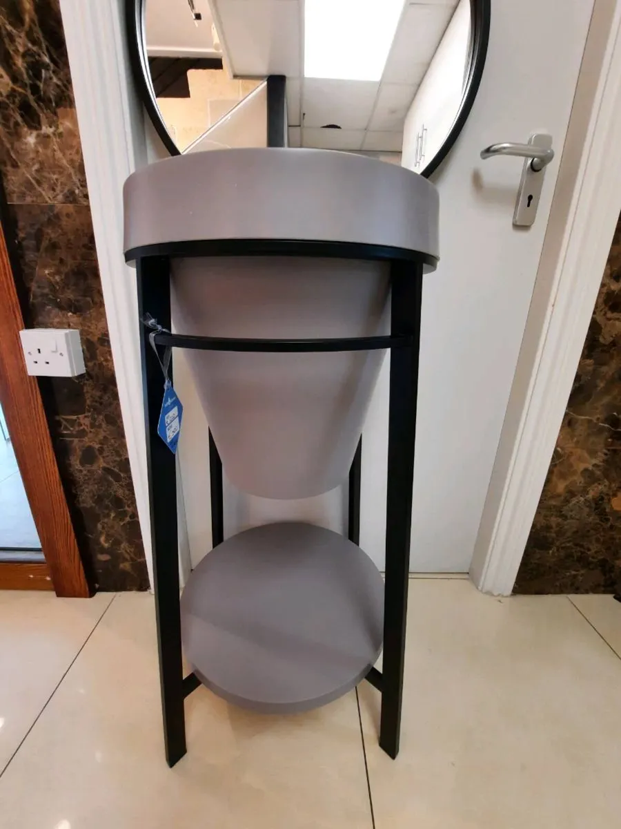 Washbasin & Mirror - Image 4