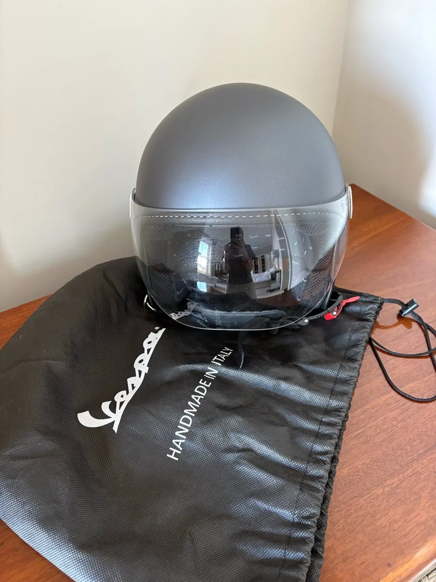VESPA Scooter Helmet - Image 4