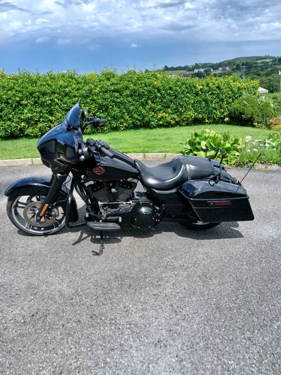 Harley-Davidson Street Glide - Image 1