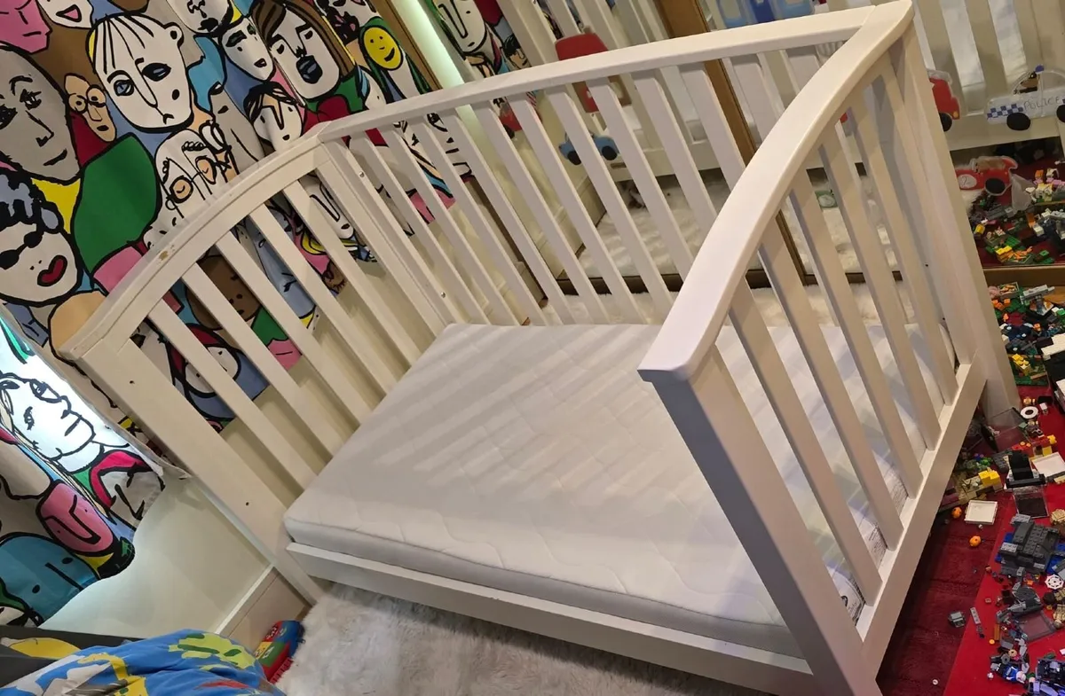 Mamas & Papas Cot bed - Image 2