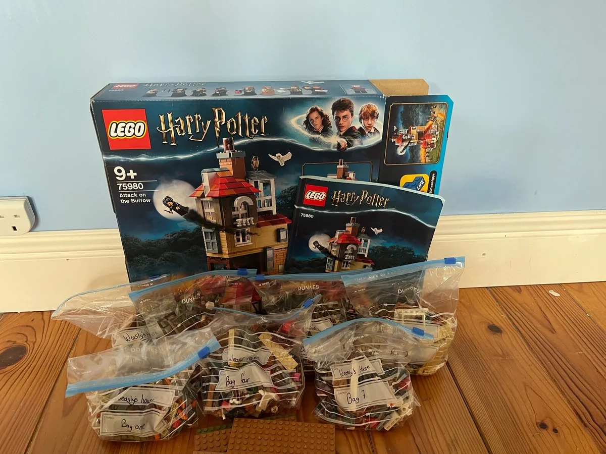 Harry Potter Lego Attack on the Burrow - Image 3