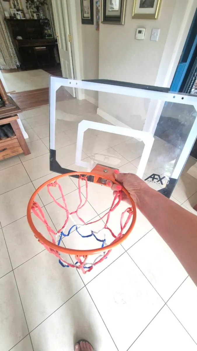 Basketball hoop - Image 1