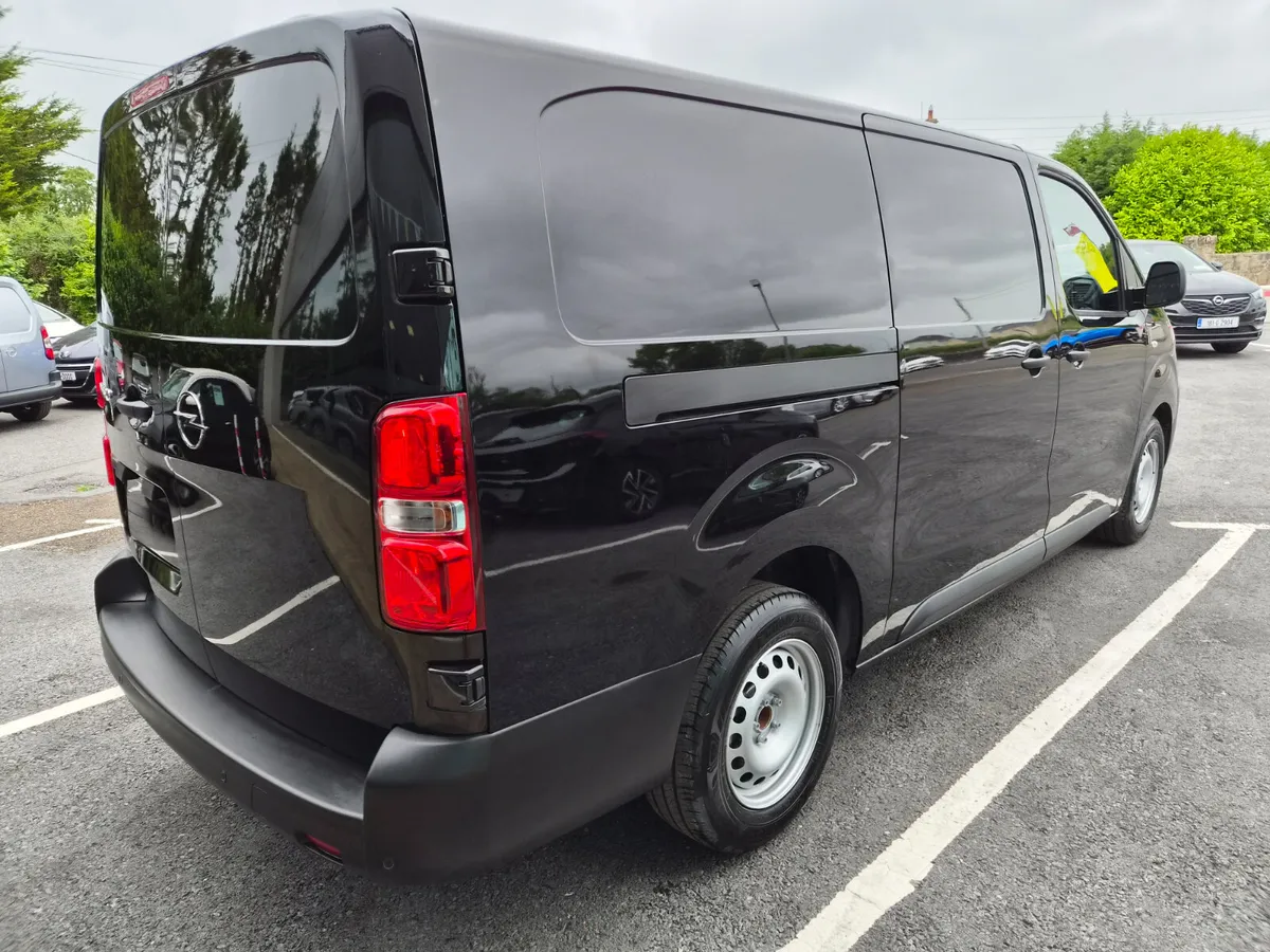 NEW Opel Vivaro 1.5L Diesel Manual - Image 3