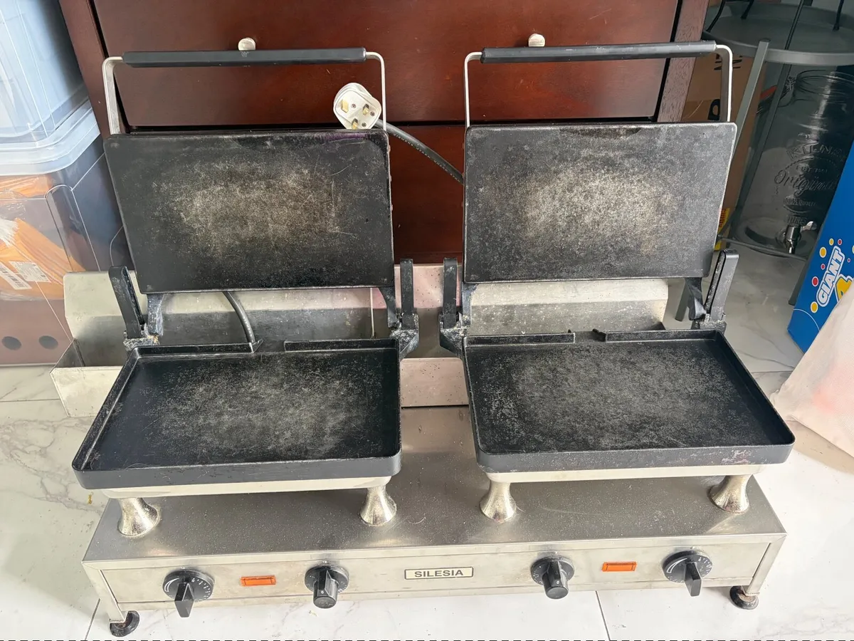 Electric commercial Silesia smooth grill - Image 2
