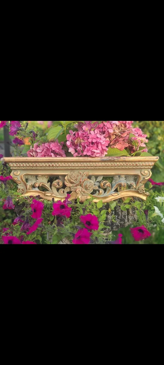 Vintage gilt shelves - Image 1