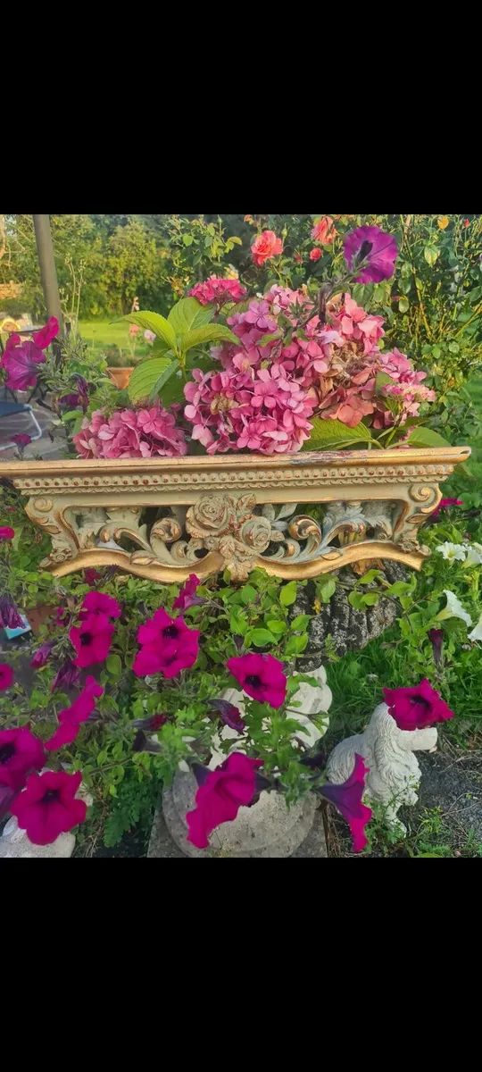Vintage gilt shelves - Image 3