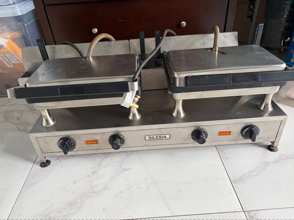 Electric commercial Silesia smooth grill - Image 1