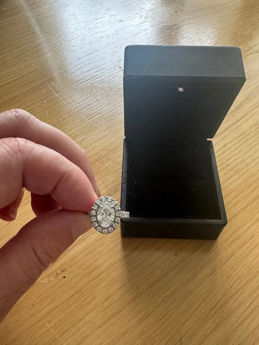 Diamond ring - Image 1