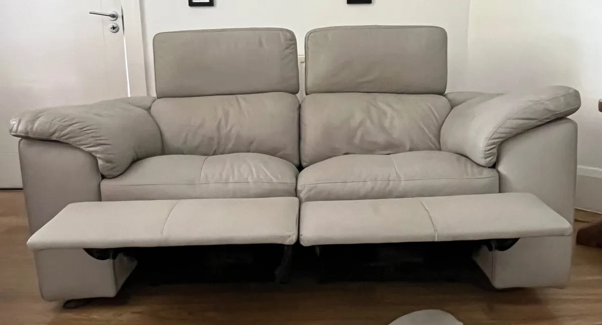 2 seater Italian leather recliner - Image 3