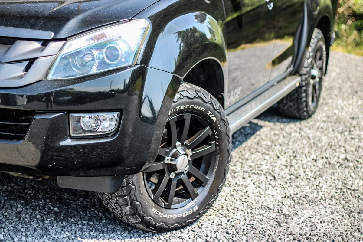 2015 IZUZU D-MAX BLADE TWIN TURBO - Image 3