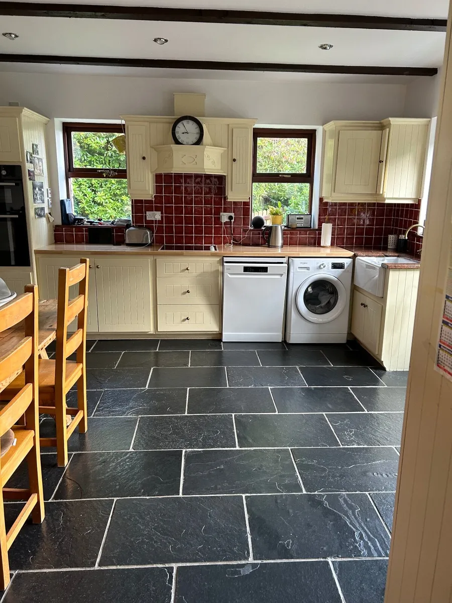 Kitchen units - Image 1