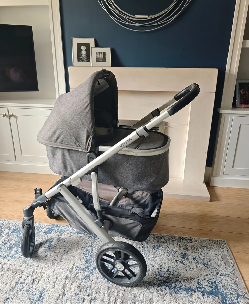 Uppababy Vista V2 Bundle - Image 1