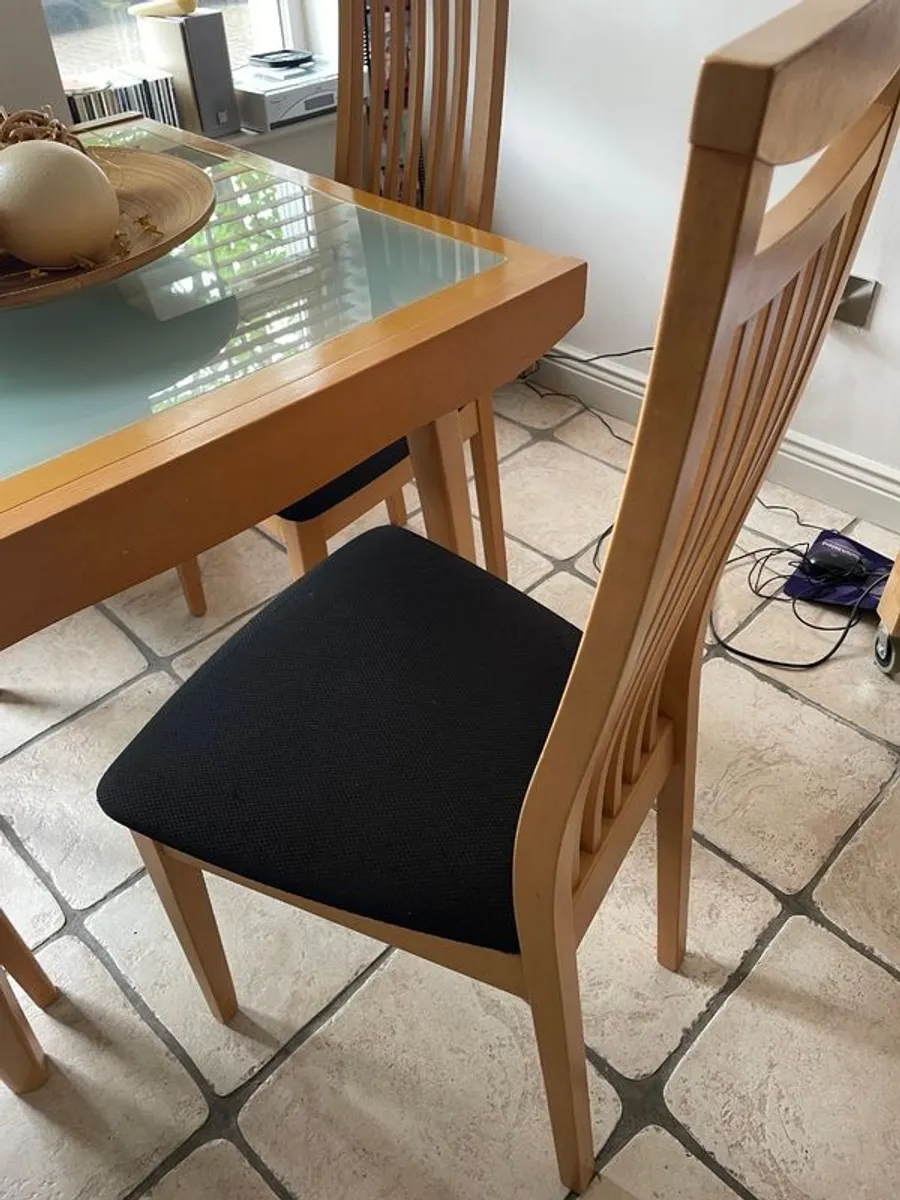 Extendable glass table and 4 chairs - Image 4
