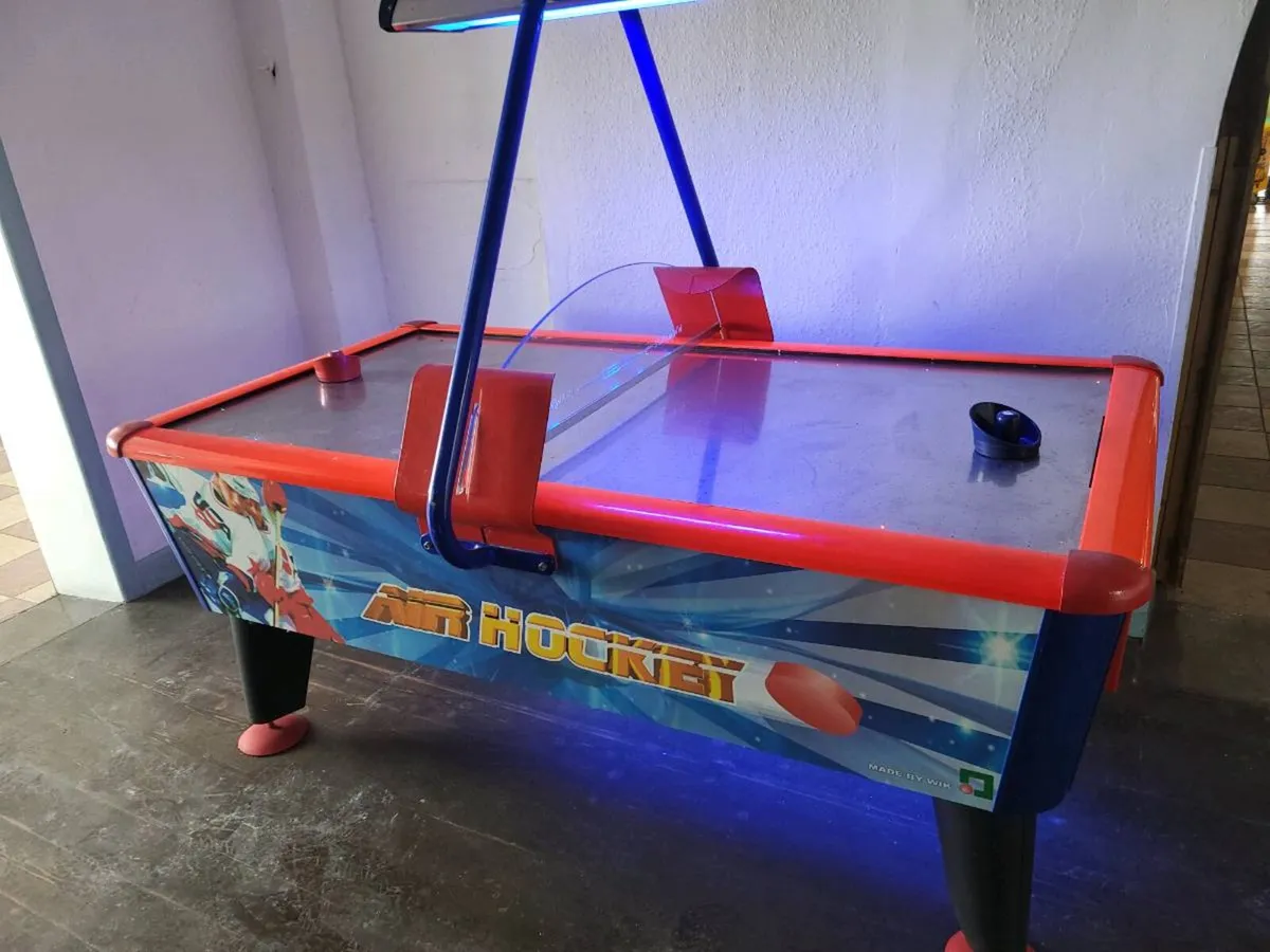 commercial Air hockey machine - Image 1