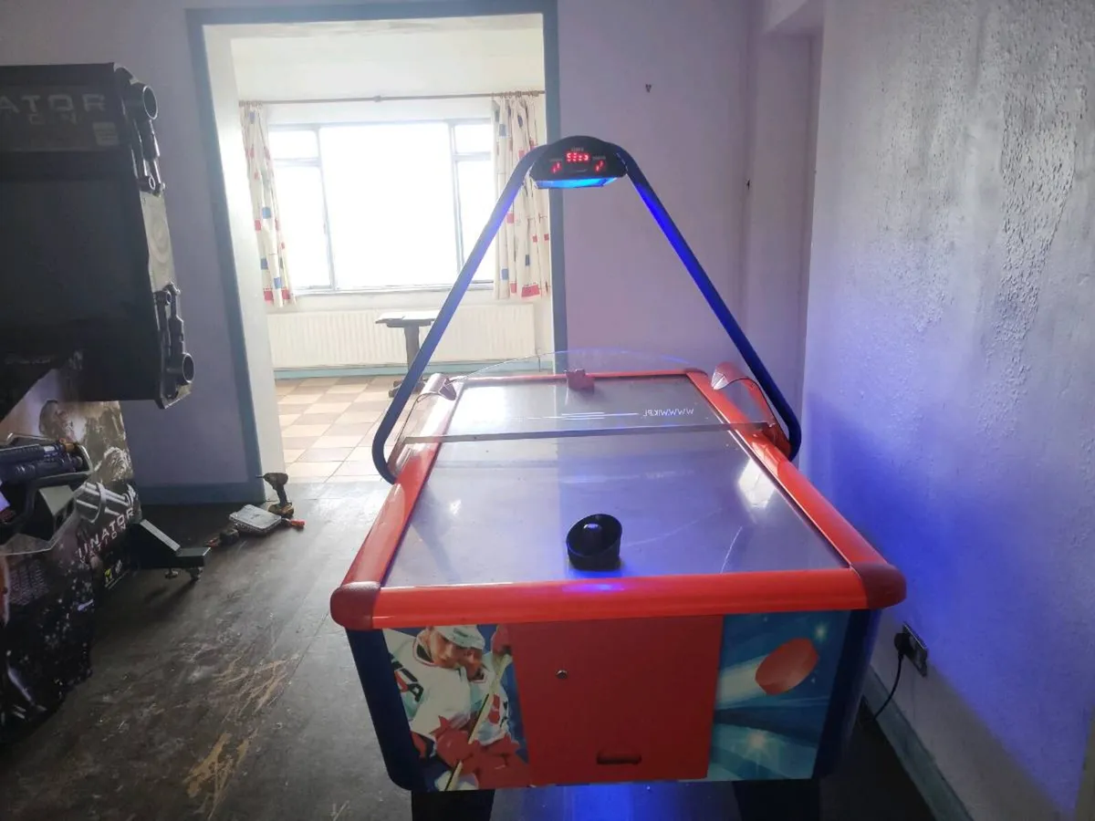 commercial Air hockey machine - Image 3