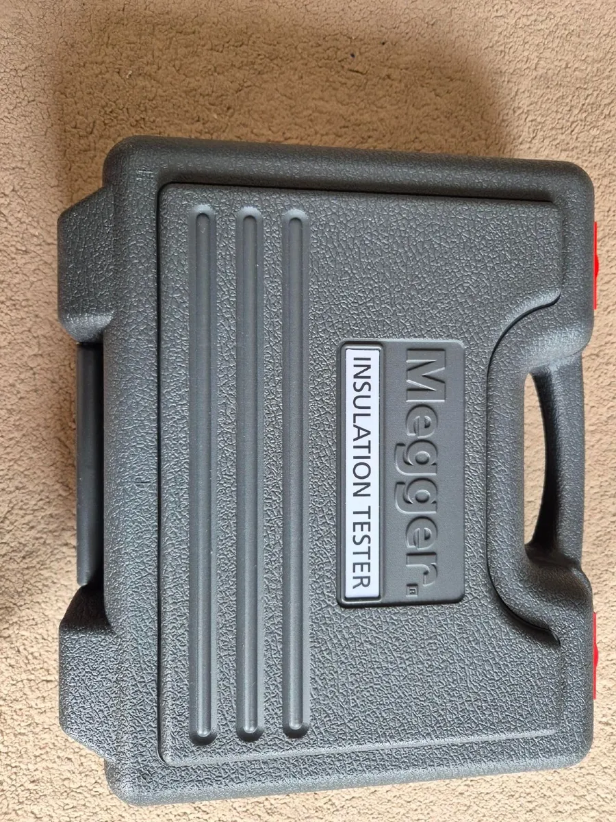Megger Meter MIT 400 2 Insulation Tester - Image 4