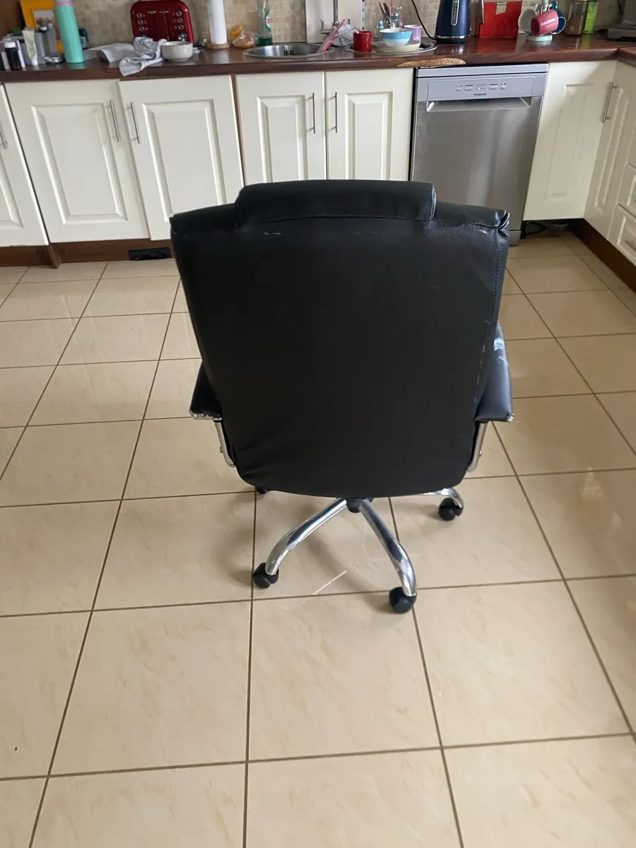 Office chair - Image 2