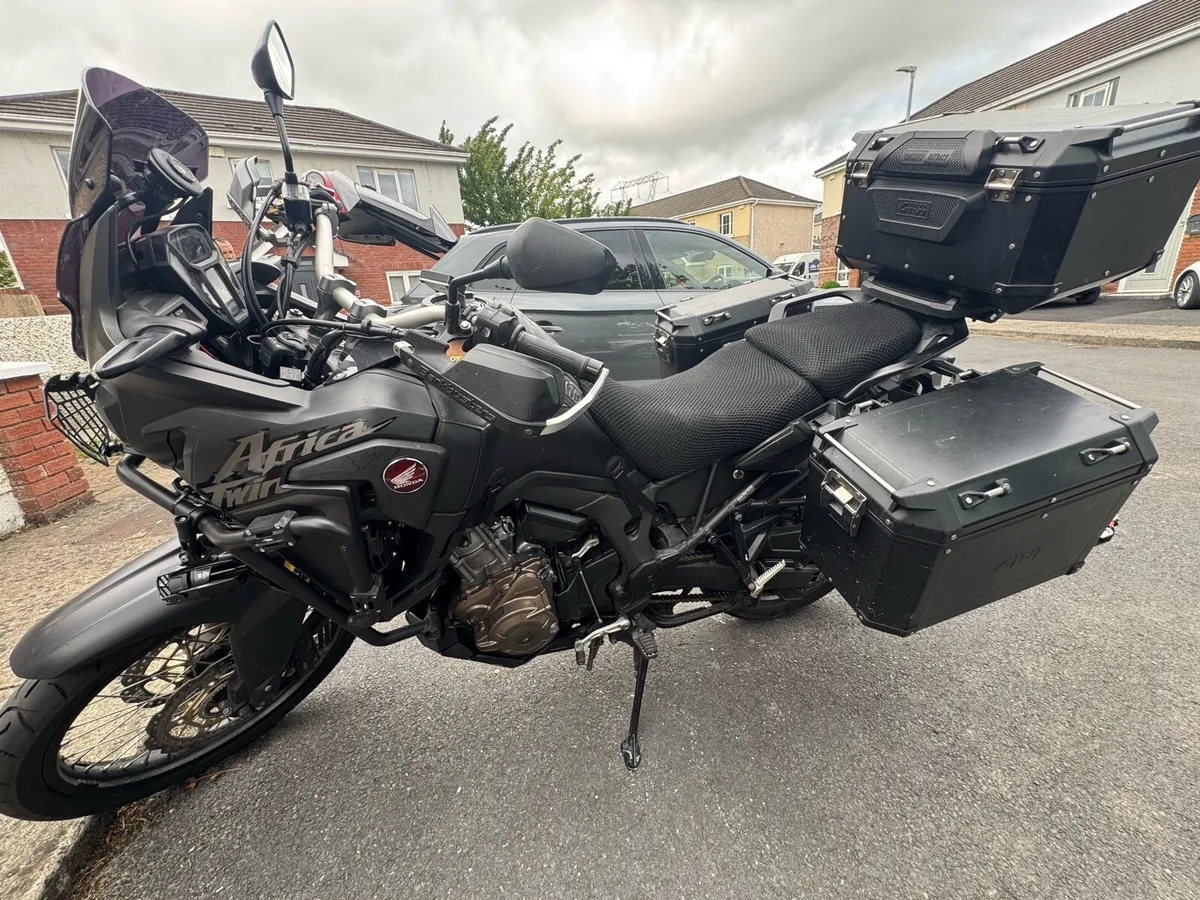Africa Twin (CRF) 1000 - Image 1