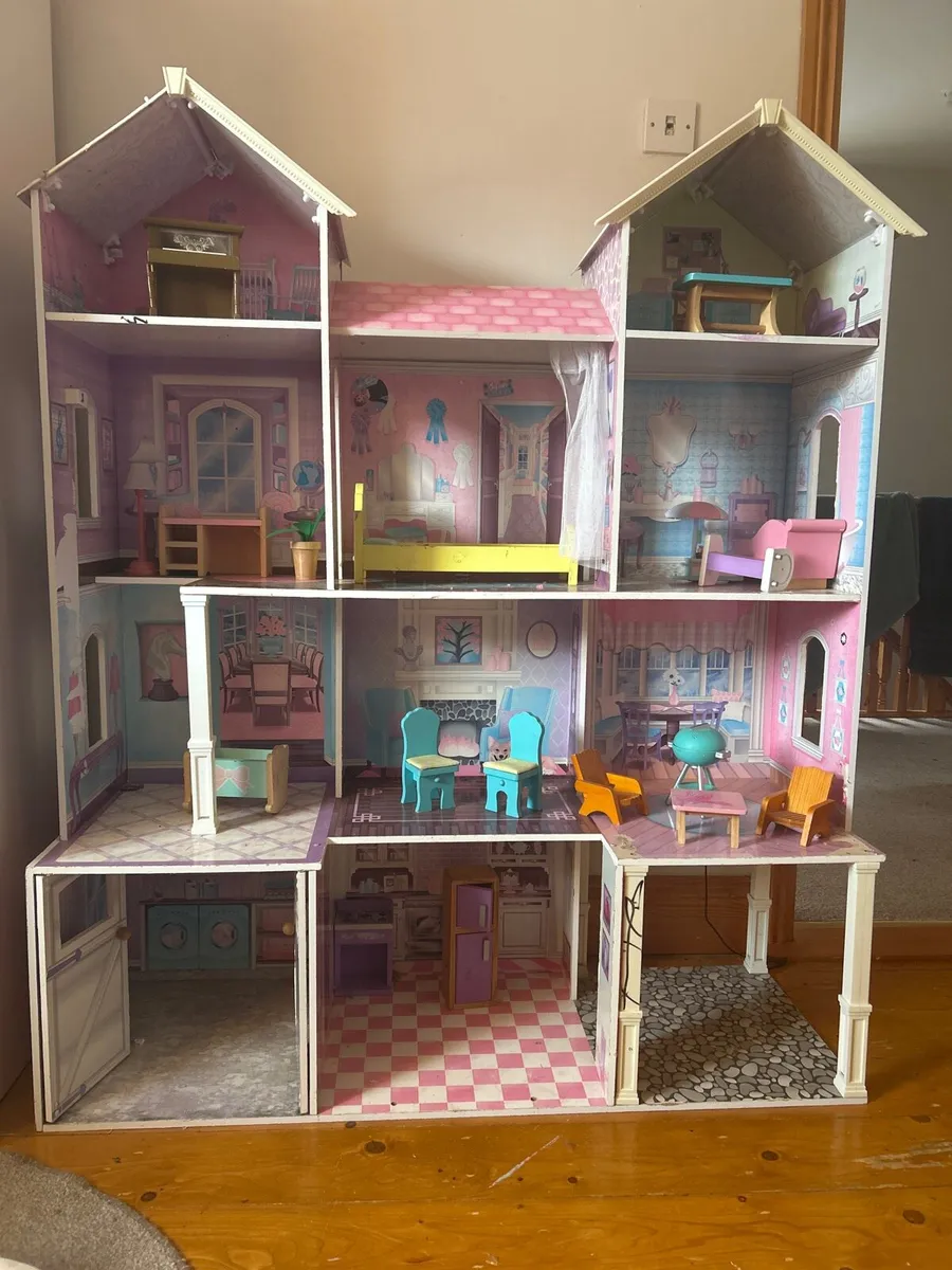 Children’s doll house
