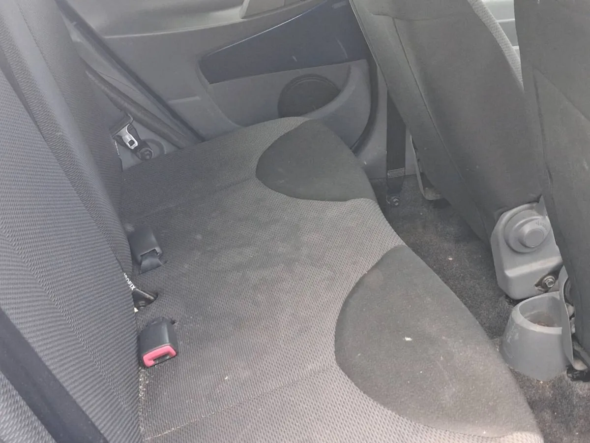 Toyota auto for sale needs clutch - Image 4