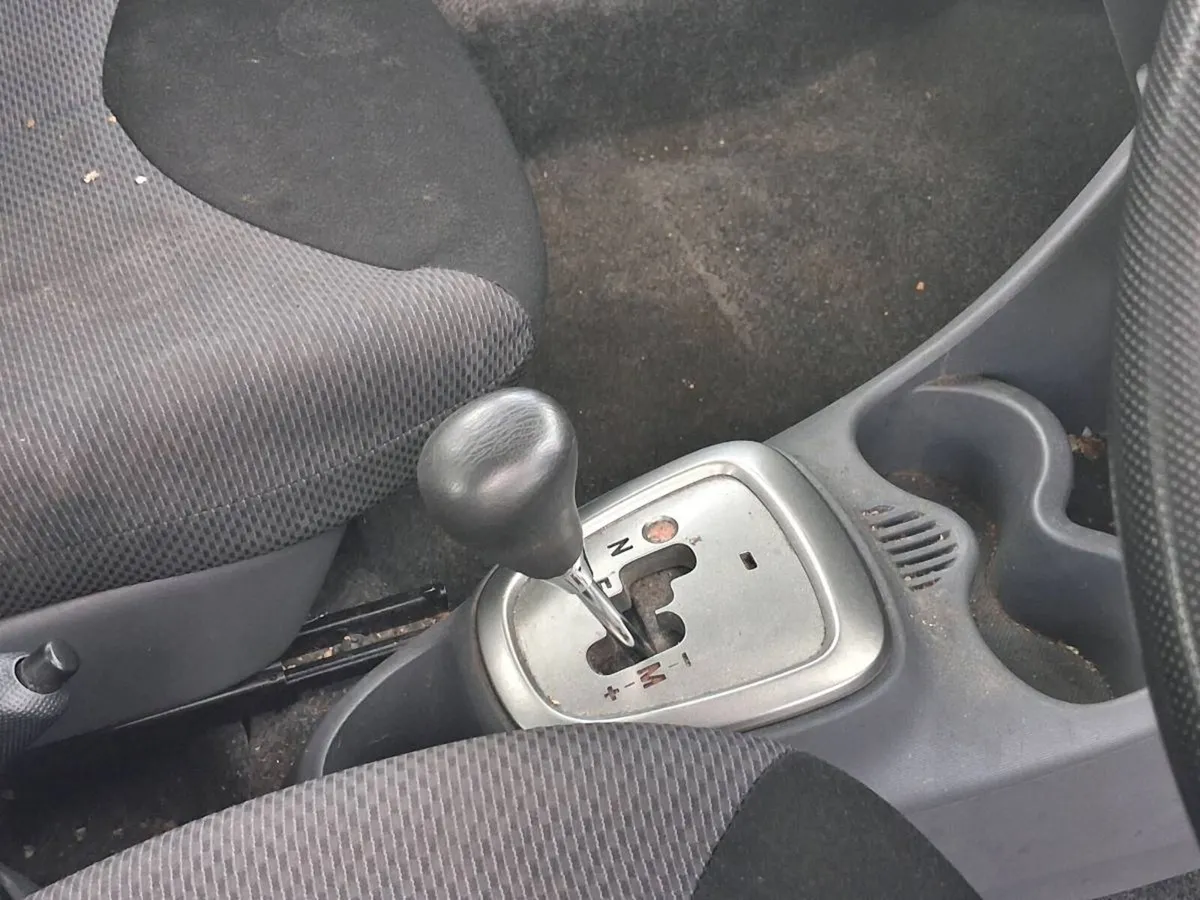 Toyota auto for sale needs clutch - Image 3
