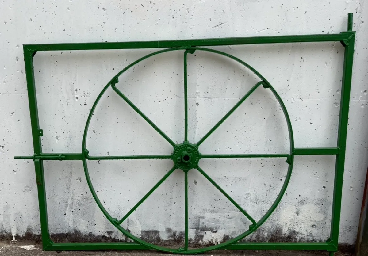 Vintage Gate - Image 1