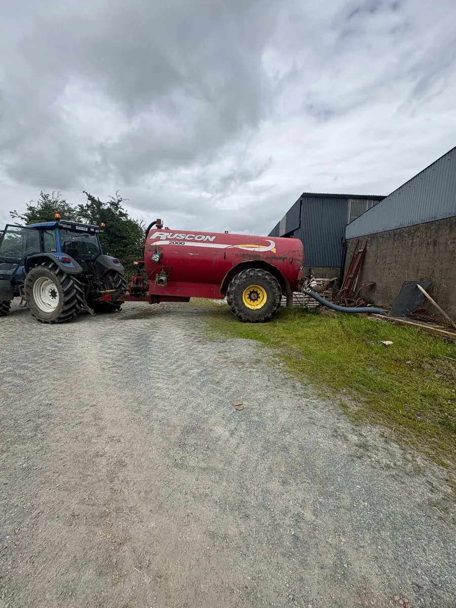 2000 gallon tank - Image 1