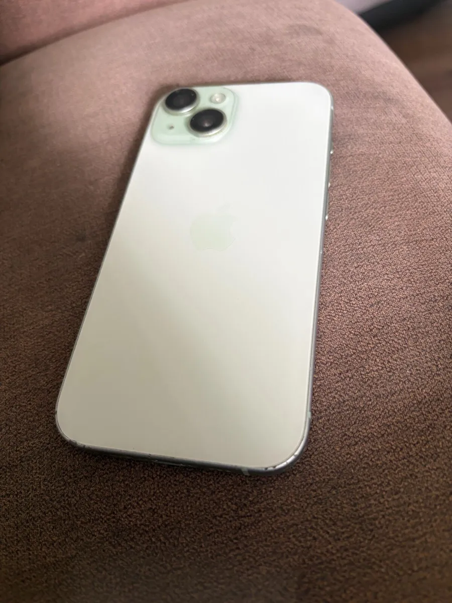 iPhone 15 - Image 2