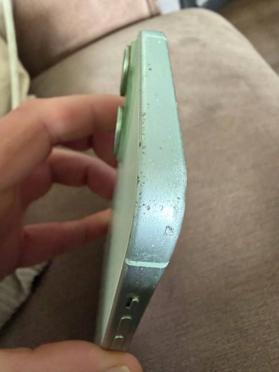iPhone 15 - Image 3