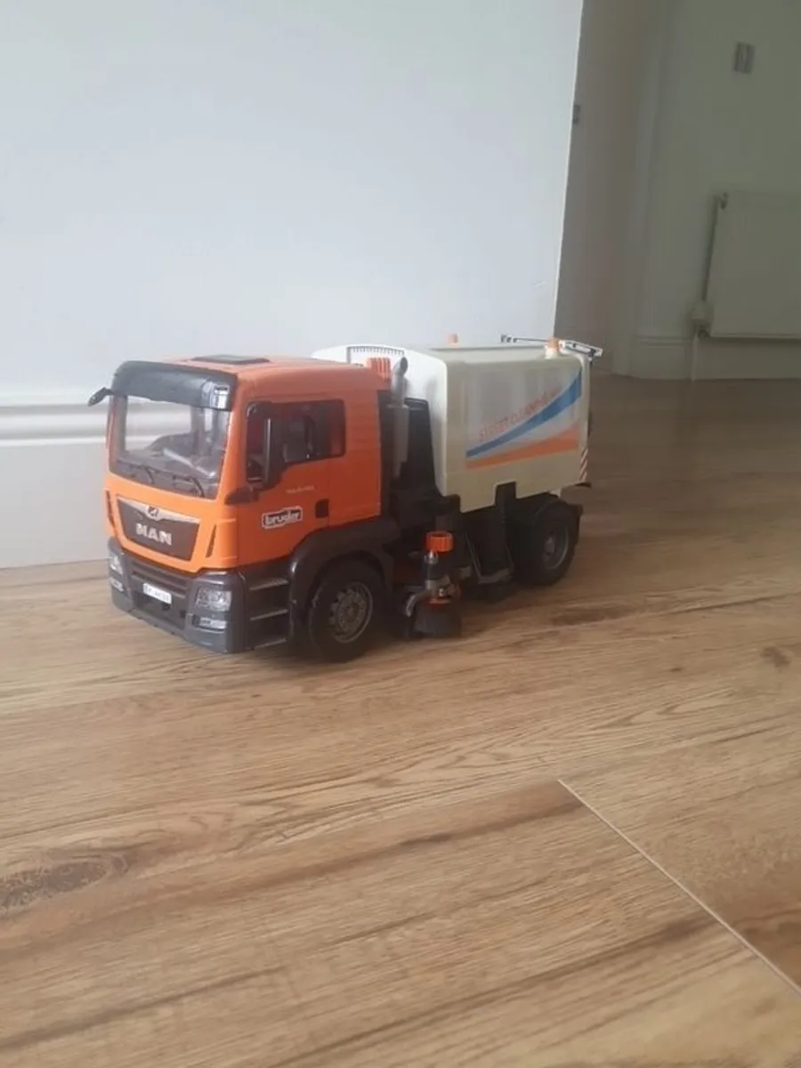 Bruder Toys - Image 4
