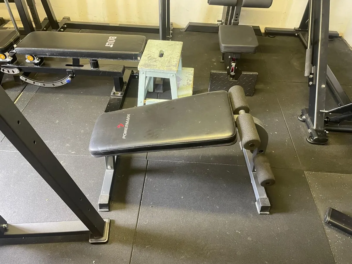 sit up/crunch bench will take any price - Image 1