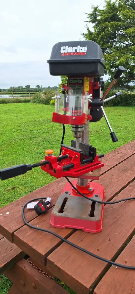 CLARKE CDP5RB 5 SPEED BENCH MOUNTED PILLAR DRILL - Image 1