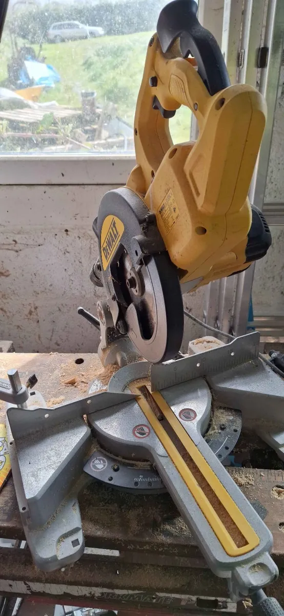 DeWalt DWS773 216mm Mitre Saw - Image 1