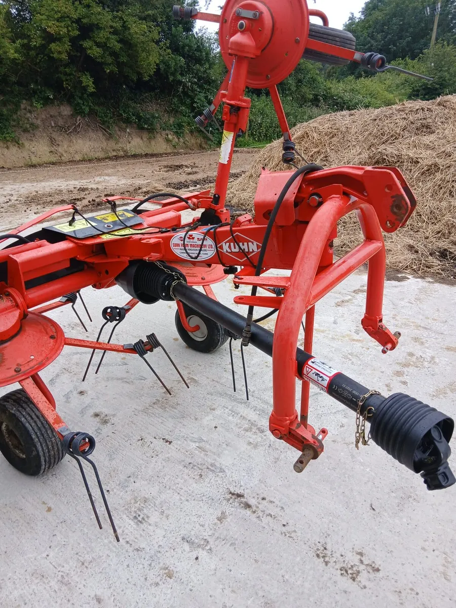 Kuhn GF 502 4 rotor tedder - Image 2